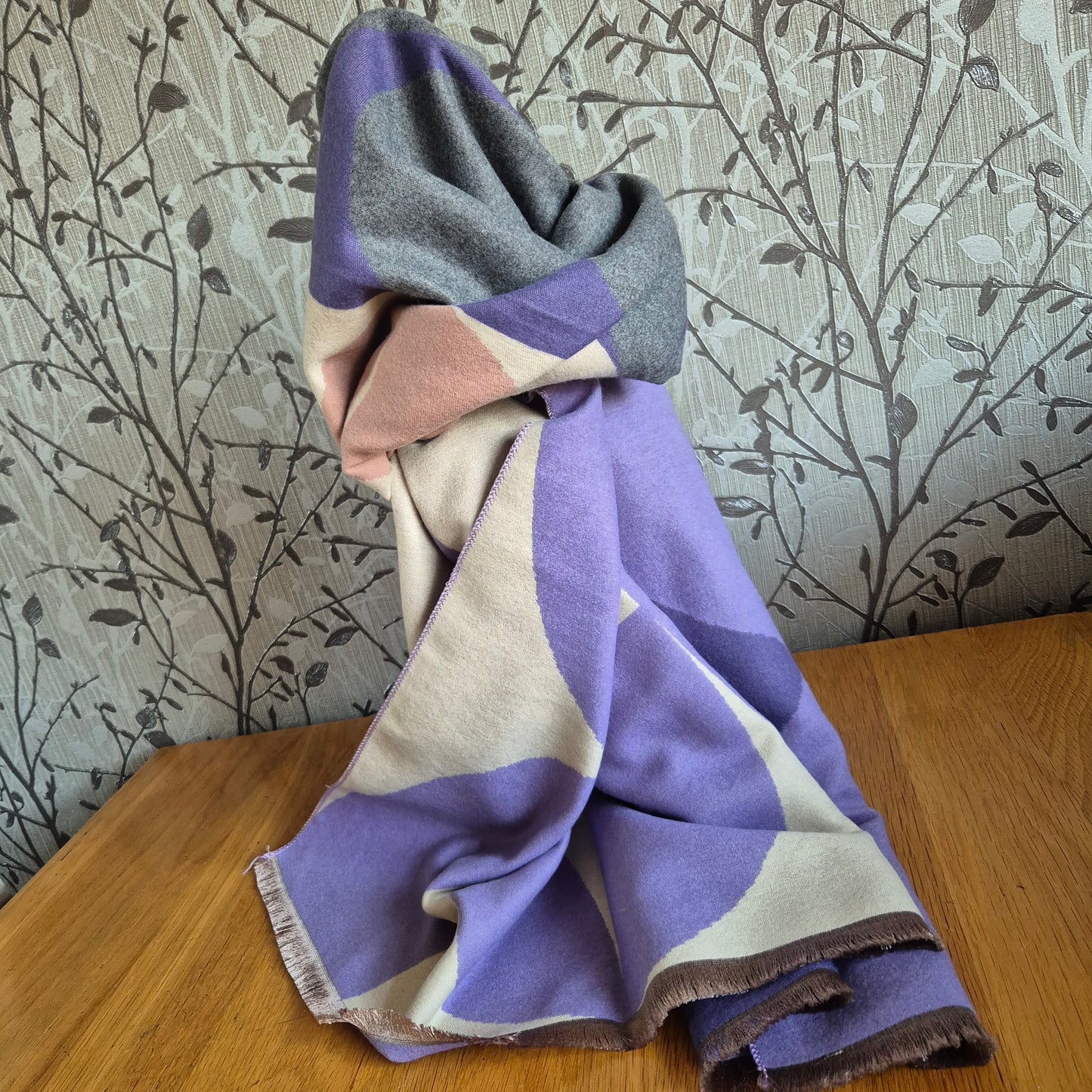 Ladies reversible scarf purple/beige