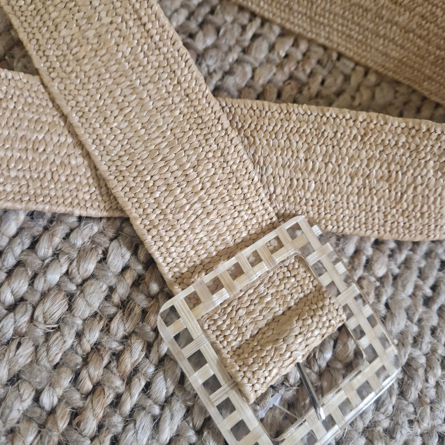 Stretch raffia belt
